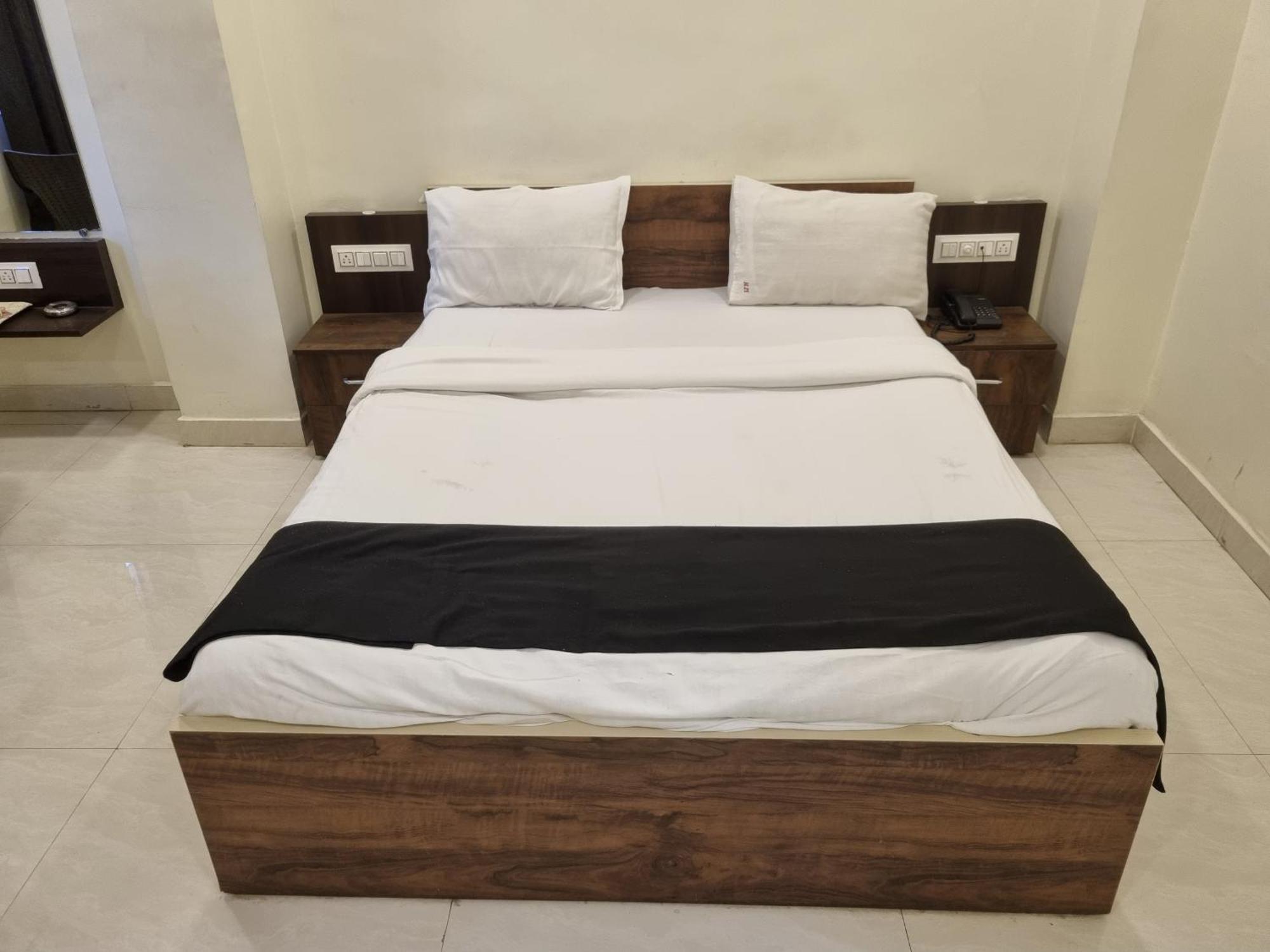 The Living Space Lonavala Bagian luar foto