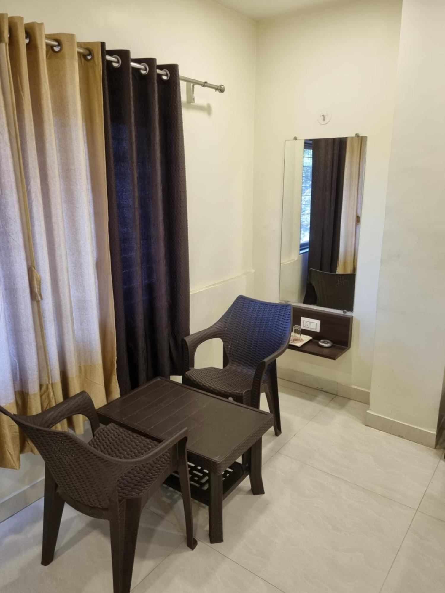 The Living Space Lonavala Bagian luar foto