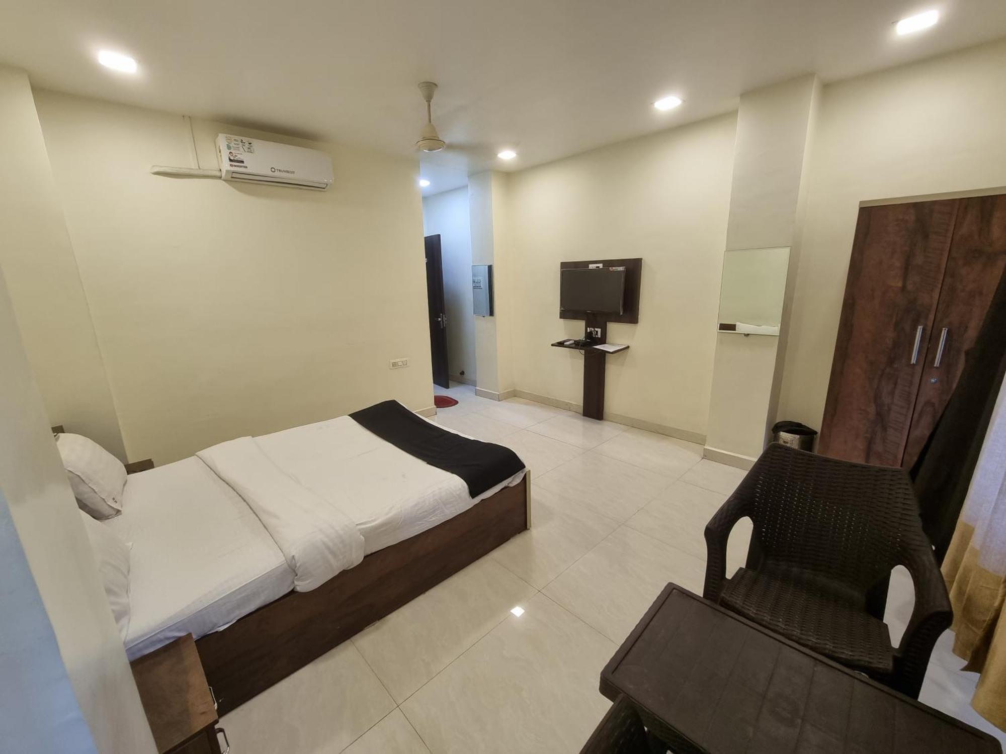 The Living Space Lonavala Bagian luar foto