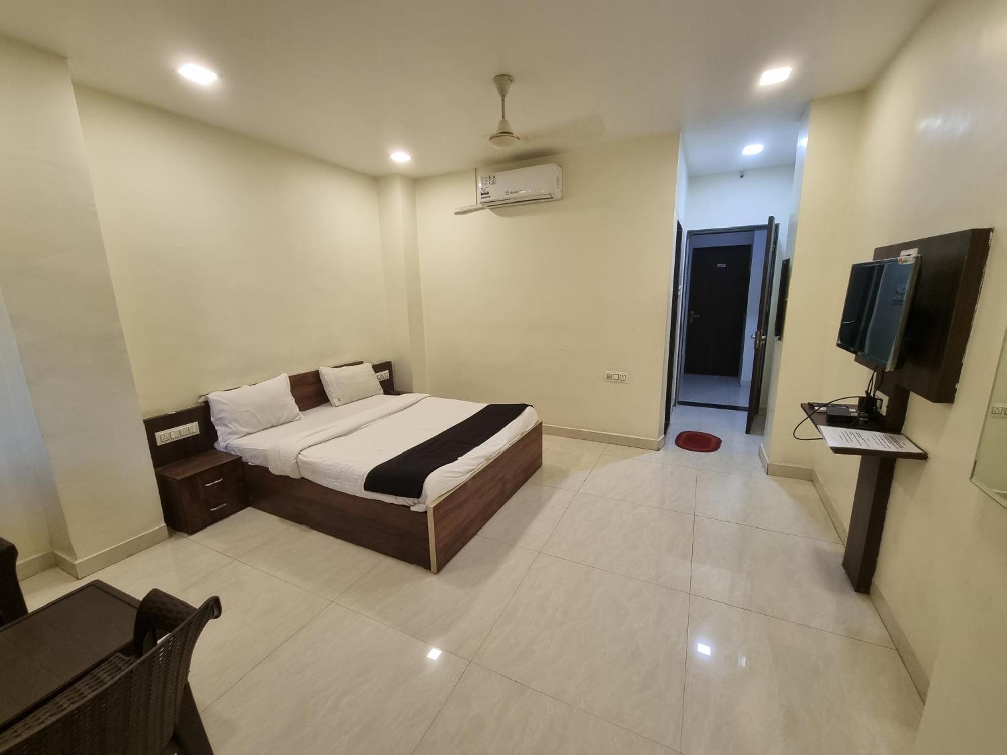 The Living Space Lonavala Bagian luar foto