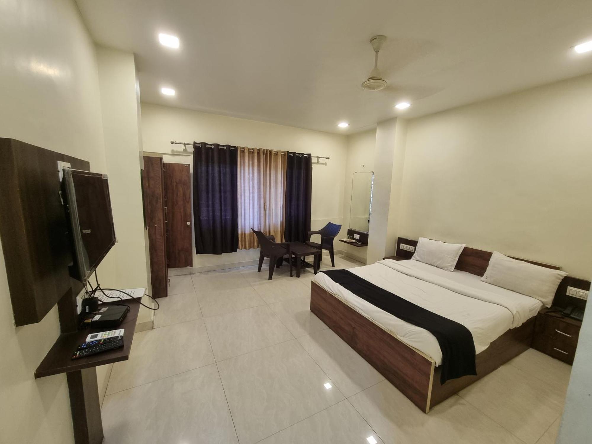The Living Space Lonavala Bagian luar foto