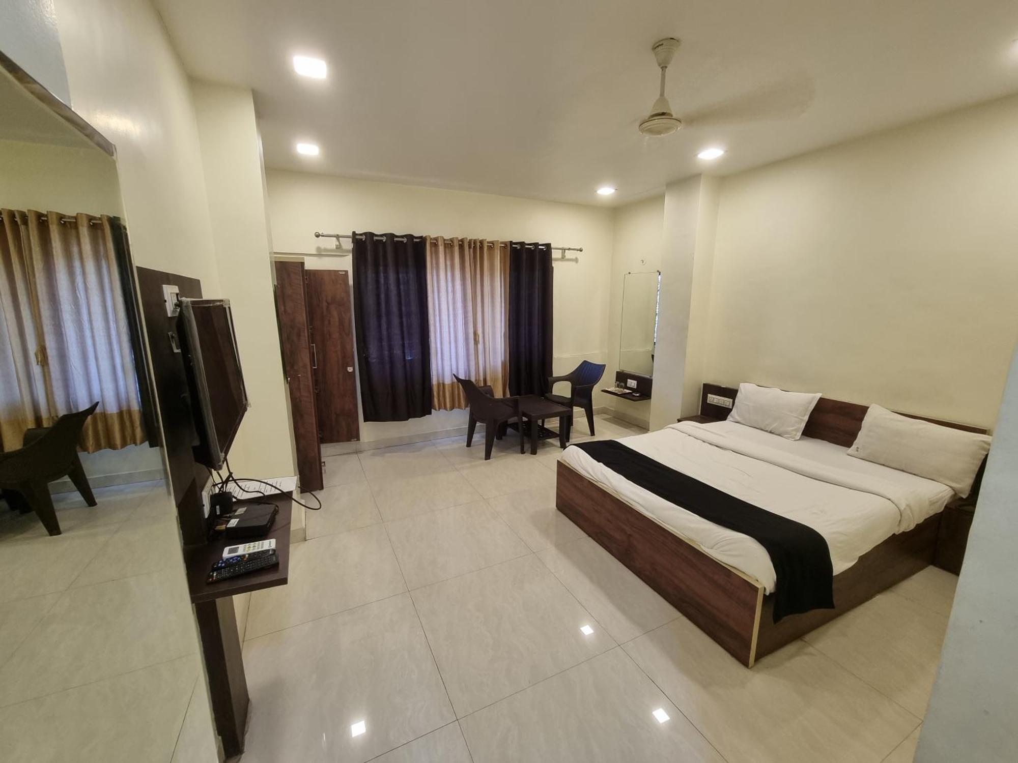 The Living Space Lonavala Bagian luar foto
