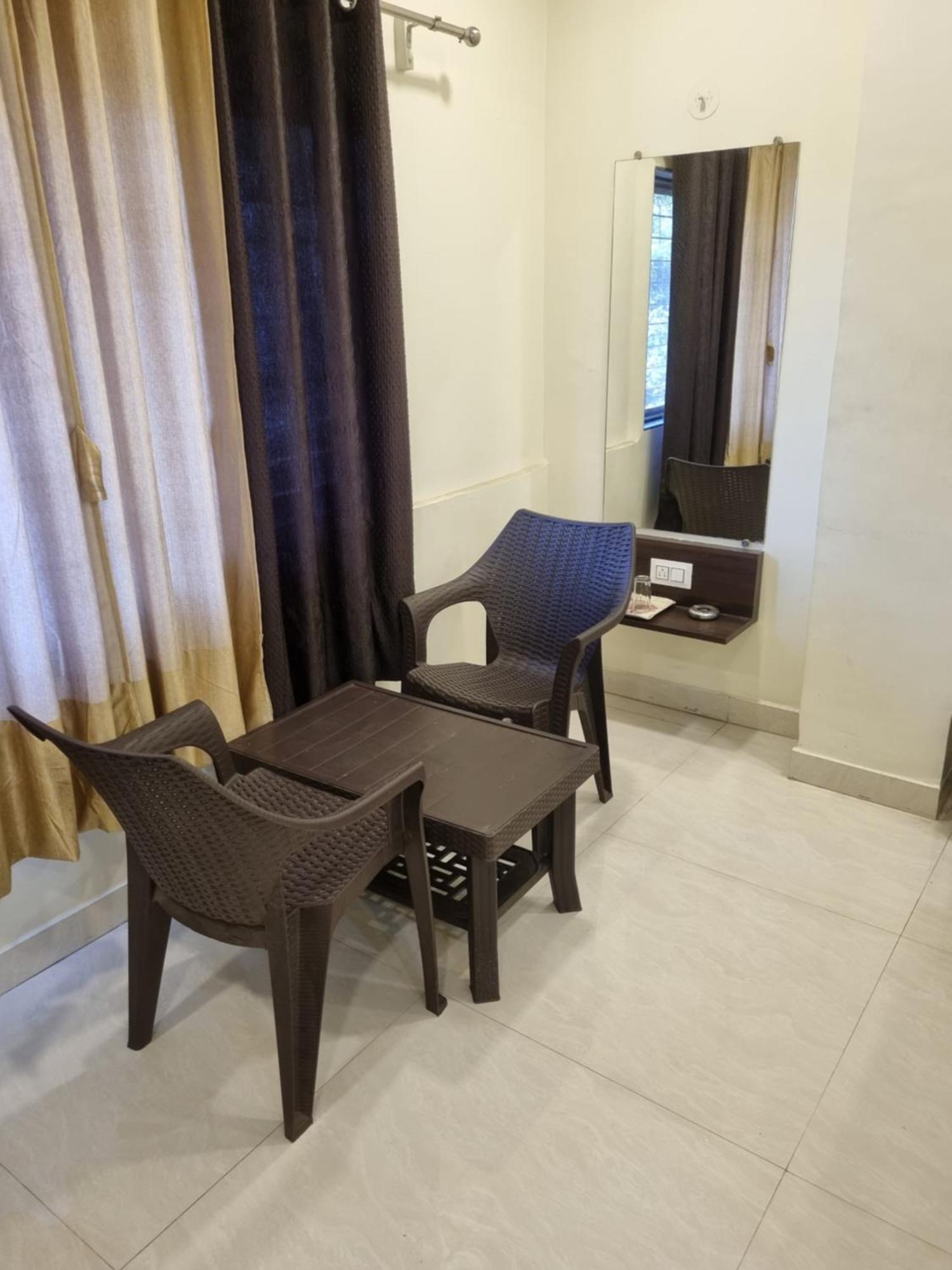 The Living Space Lonavala Bagian luar foto